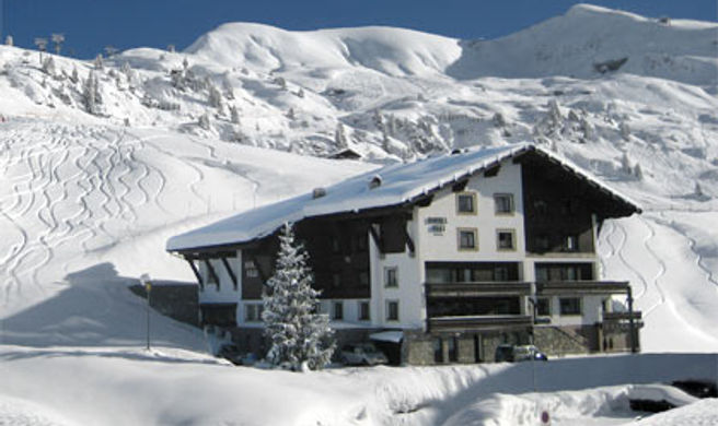 Ulli Hotel Exterior