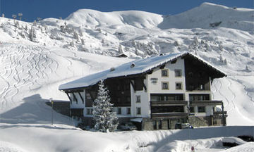 Ulli Hotel