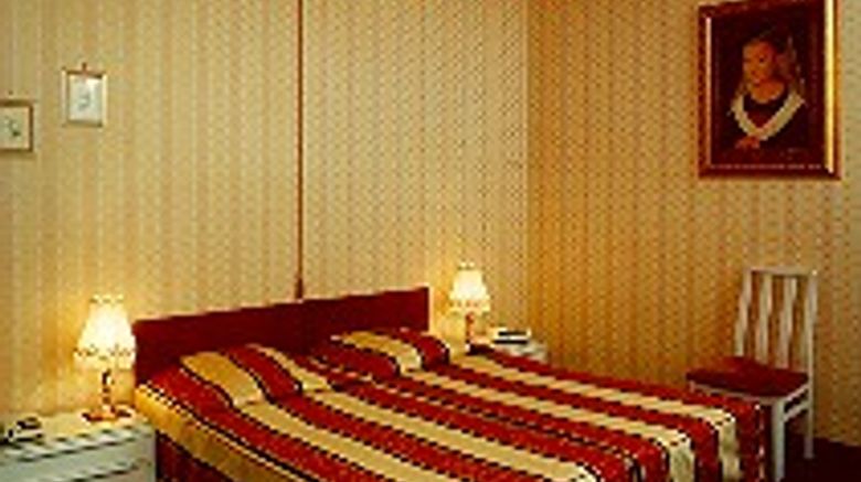 <b>The Black Swan Hotel Room</b>