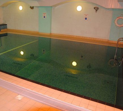 Royal Glen Hotel Pool