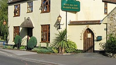 Half Moon Inn & Country Lodge