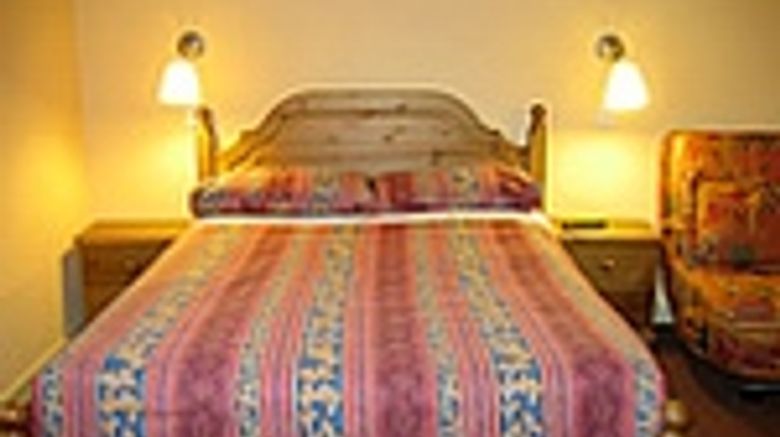 <b>Half Moon Inn & Country Lodge Room</b>