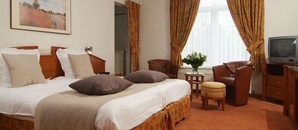 Geerts Hotel Room