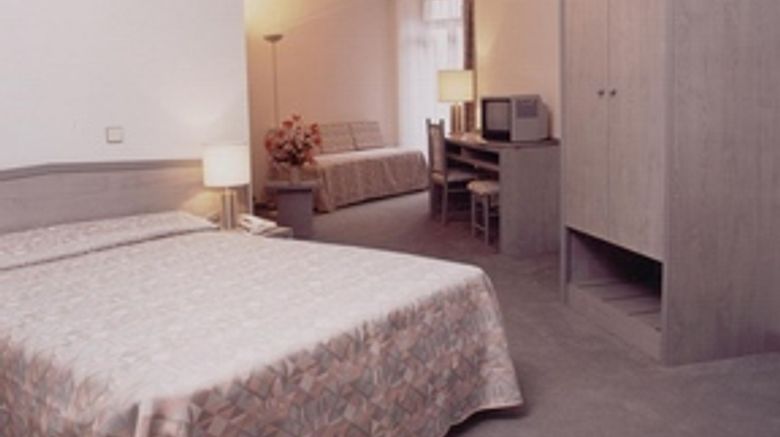 <b>Hotel de Geneve Room</b>