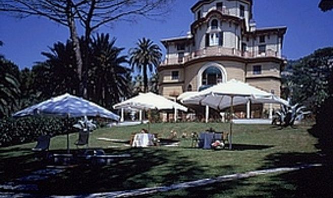 Villa Pagoda Exterior