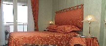 Hotel Des Nations Room