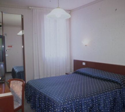 Hotel Diana Room