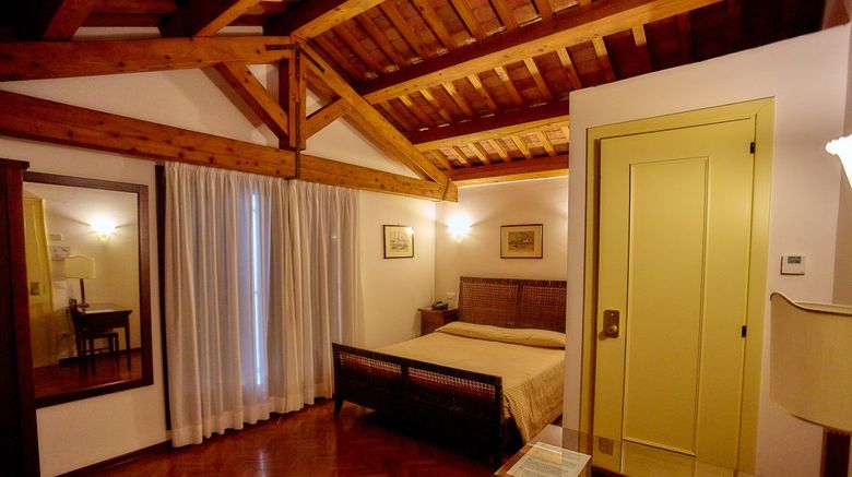 <b>Riviera Dei Dogi Hotel Room</b>