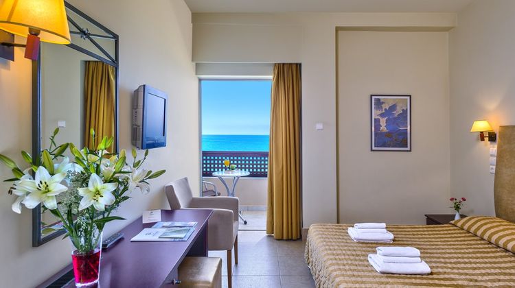 Santa Marina Beach Hotel Suite