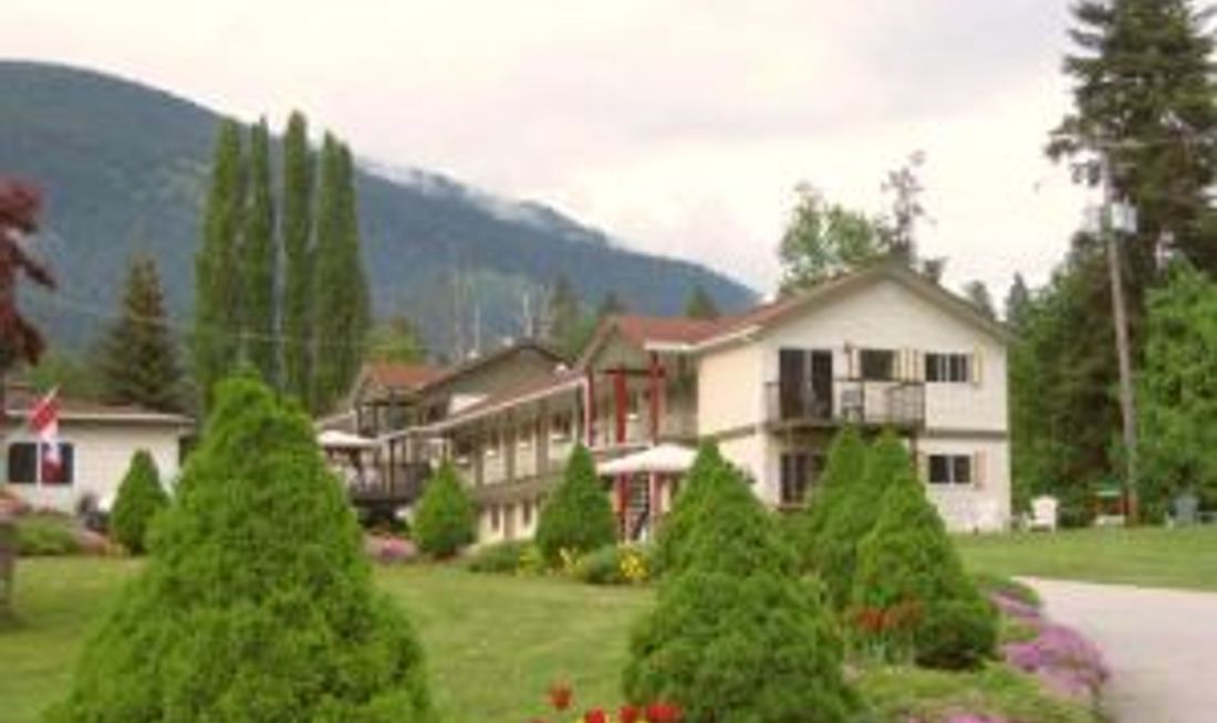 Kokanee Glacier Resort Exterior