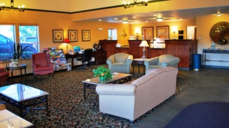 Lavissh Inn & Suites Lobby