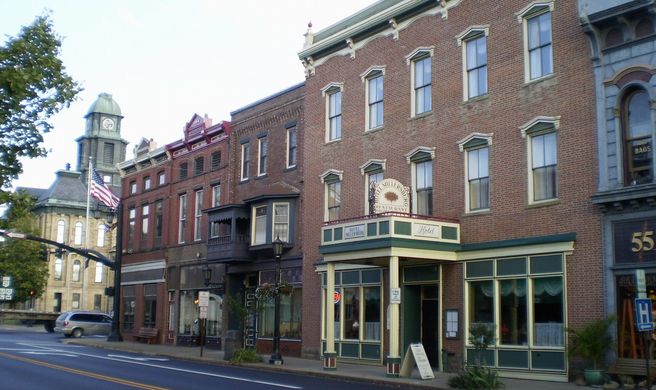 Hotel Millersburg Exterior