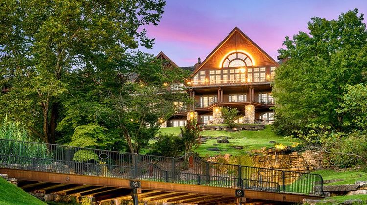 Big Cedar Lodge Exterior
