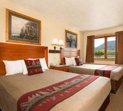 Flat Creek Inn Room