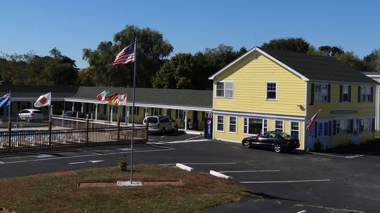 Jonathan Edwards Motel Exterior