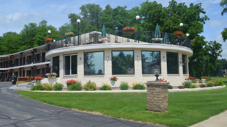 <b>Ambers Inn & Suites Exterior</b>