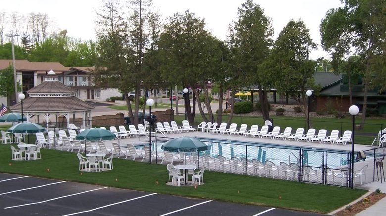 <b>Ambers Inn & Suites Pool</b>