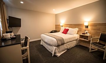 Colonial Motel