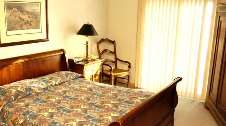 <b>Lodge Resort Hotel Room</b>