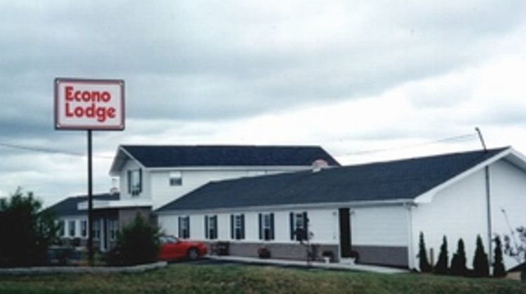 Econo Lodge & Suites Exterior