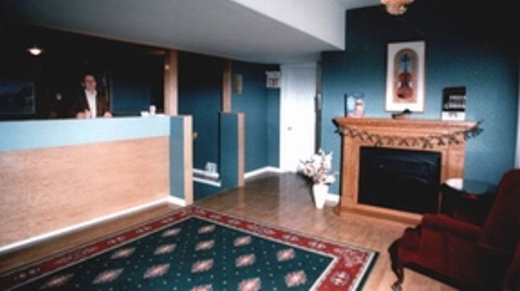 Econo Lodge & Suites Lobby