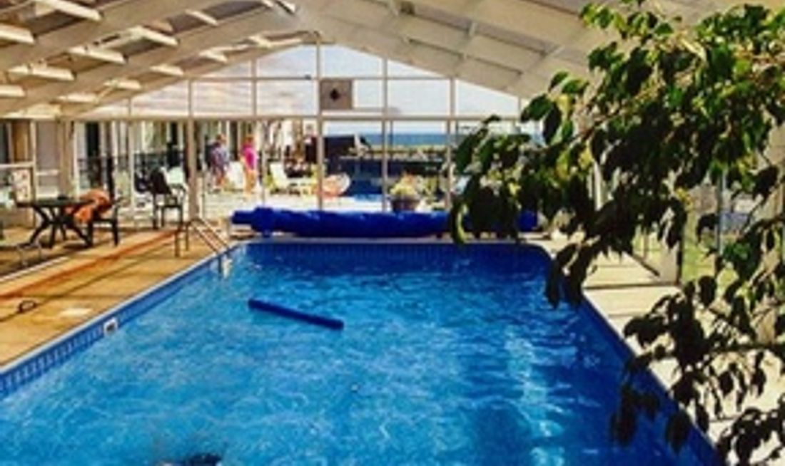 Crest Motel Pool
