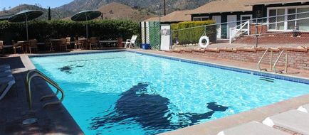 The Kern Lodge Pool