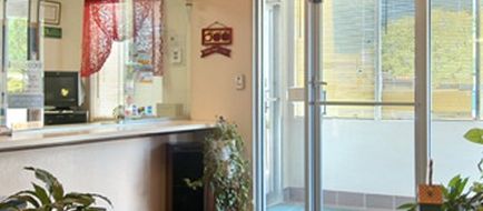 Deluxe Inn Lobby
