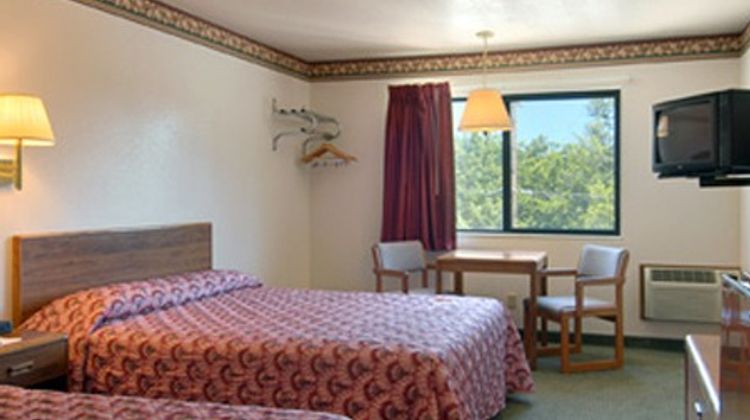Deluxe Inn Room