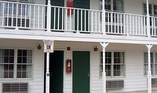 Stratford Motor Inn Exterior