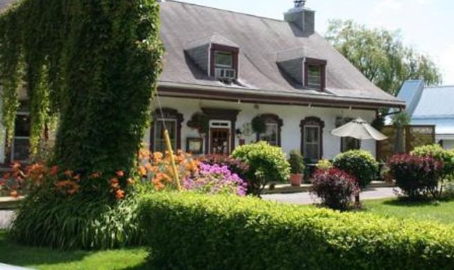 Auberge Baker Exterior