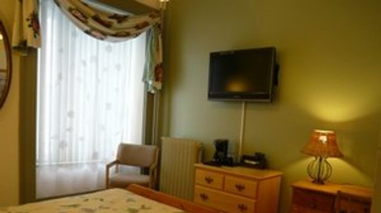 <b>Swiss Hotel Room</b>