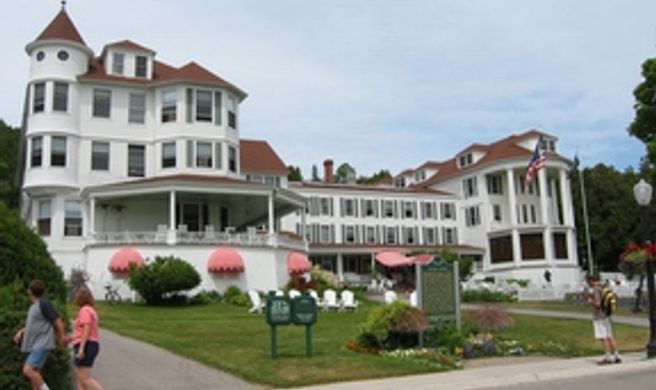 The Inn on Mackinac Exterior