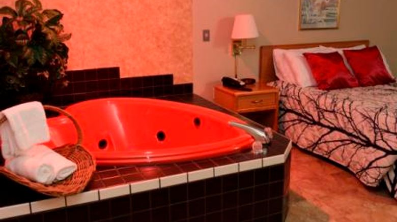 <b>Magnuson Hotel Pictured Rocks Suite</b>