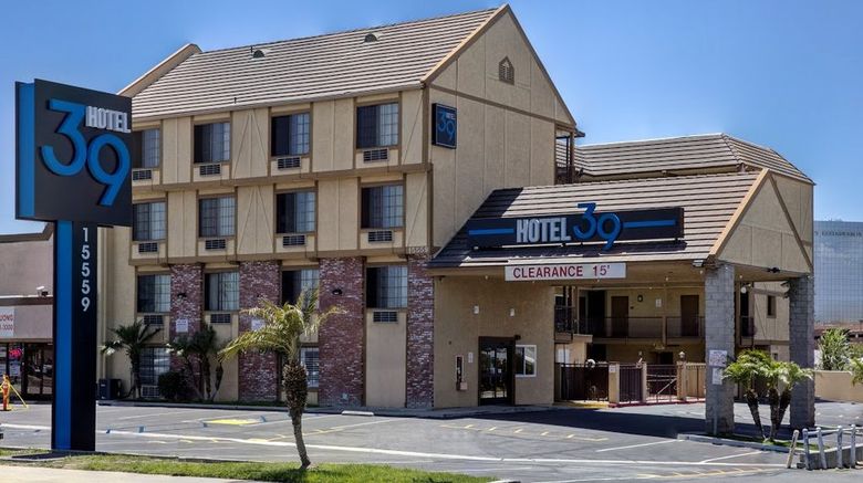 The Hotel 39 Westminster/Huntington area Exterior