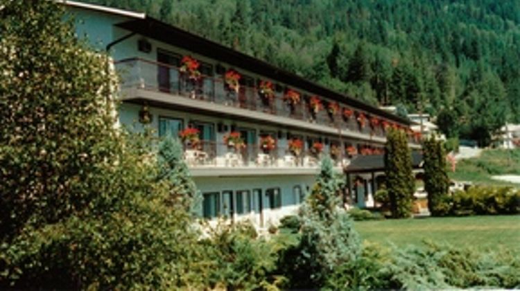 North Shore Inn Exterior