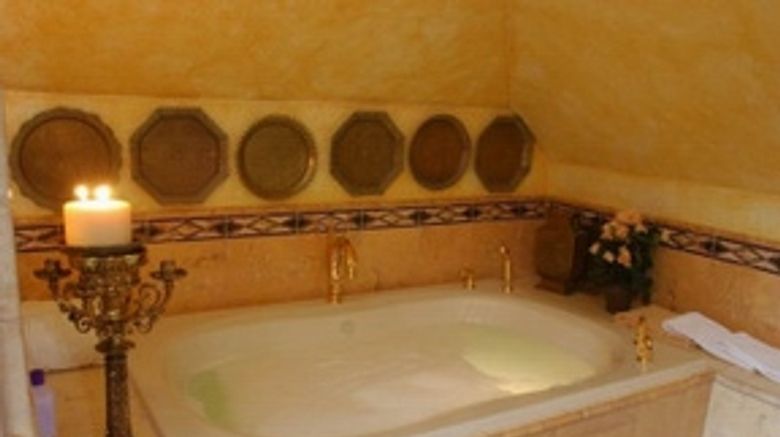 <b>Gramercy Mansion Room</b>