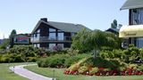 Cedarwood Inn & Suites Exterior