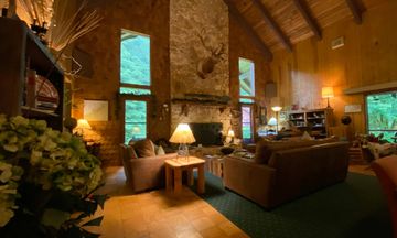 Manitou Lodge Bed & Breakfast