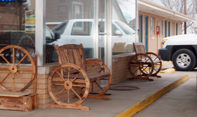 Annie Oakley Motel Exterior