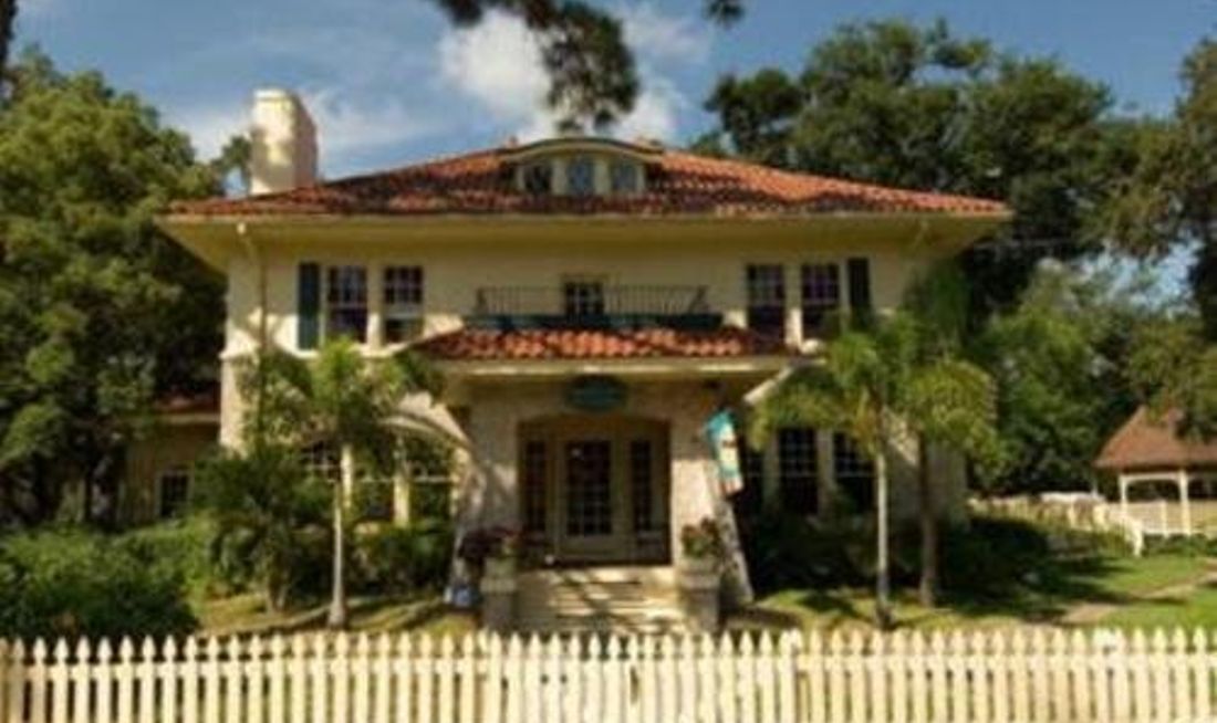 German Berl Inn Historical B&B Exterior