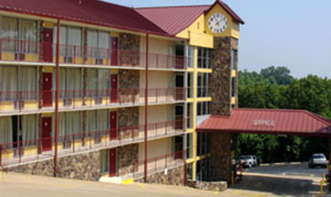 Ozark Mountain Inn Exterior