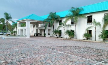 Lakeshore Resort & Marina