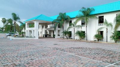 Lakeshore Resort & Marina