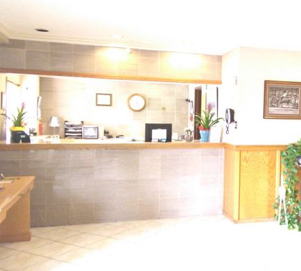 Lakeshore Resort & Marina Lobby