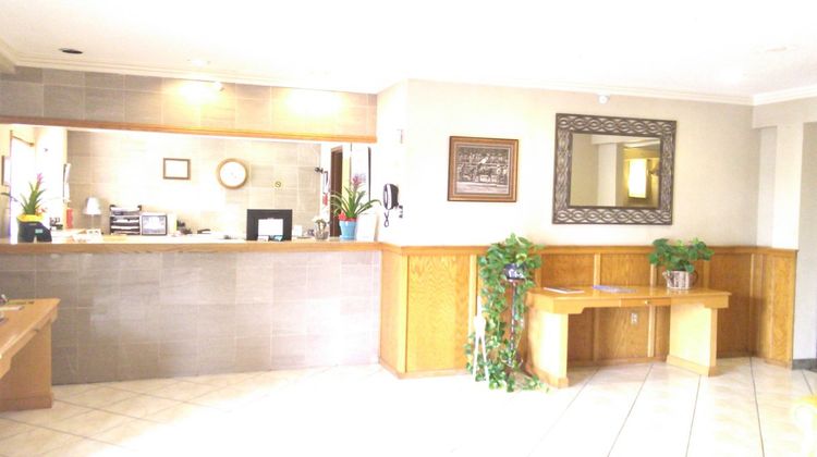 Lakeshore Resort & Marina Lobby