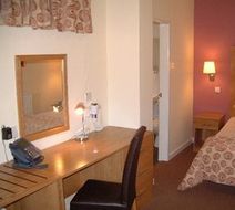 Ely House Hotel Room