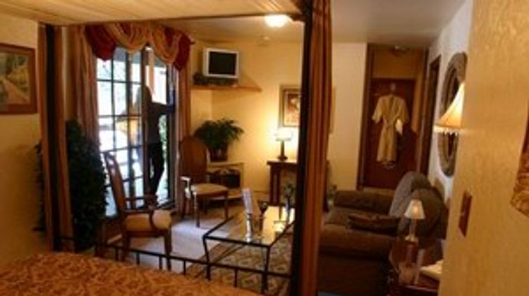 Pearsons Pond Luxury Inn & Adventure Spa Room