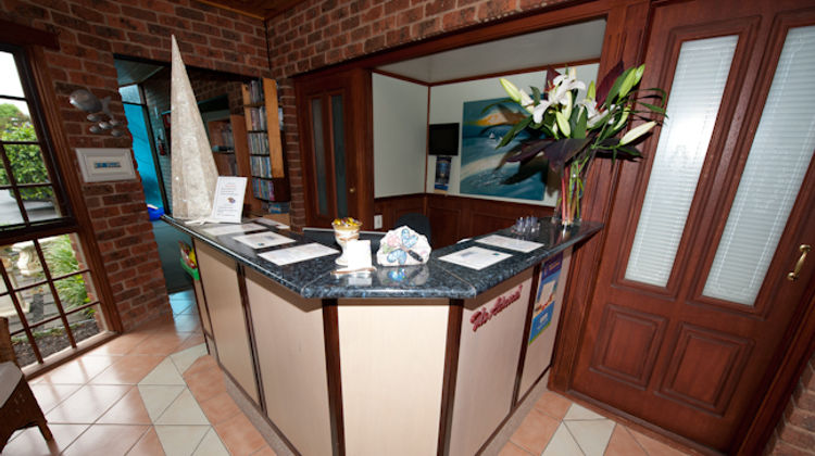 Admiral Motor Inn Lobby