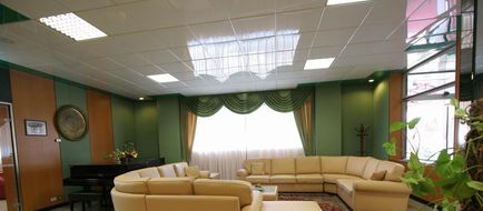 Tiby Hotel Lobby